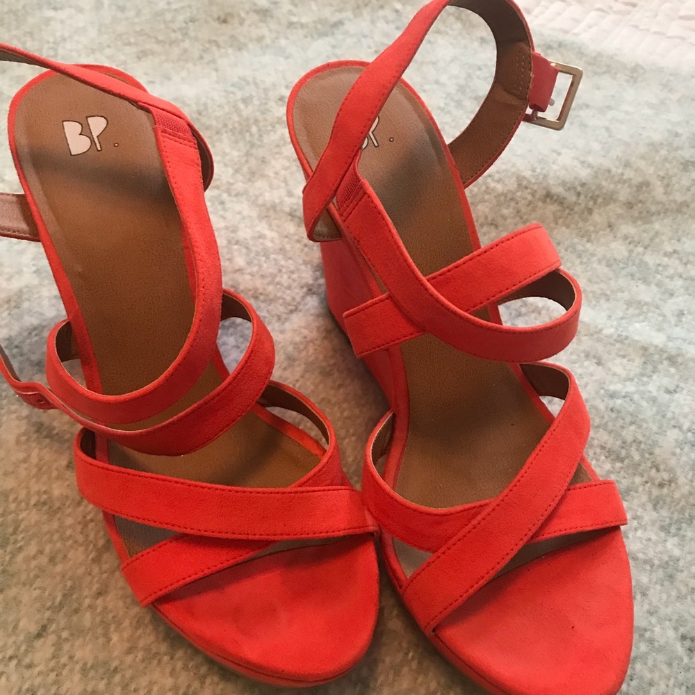 Strappy orange wedges